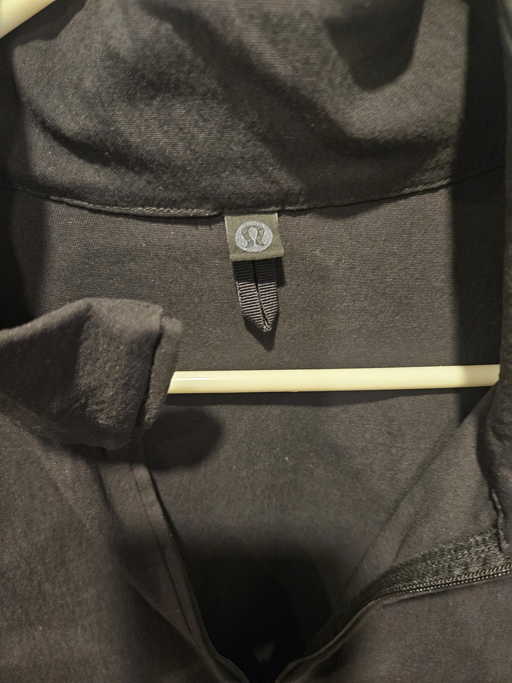 lululemon athletica Men's Lightweight Half-Zip Pullover Jacket - Black - Picture 2 of 5